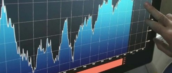 “Ligera suba del Riesgo País, que sigue sobre los 900 puntos básicos”
